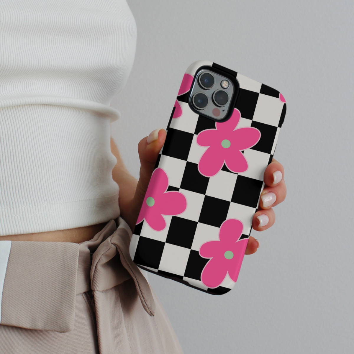 Tough Handyhülle Checkered Petals (MagSafe)
